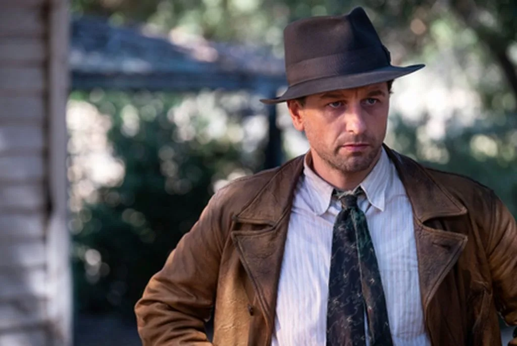 Perry Mason_Easy-Resize.com