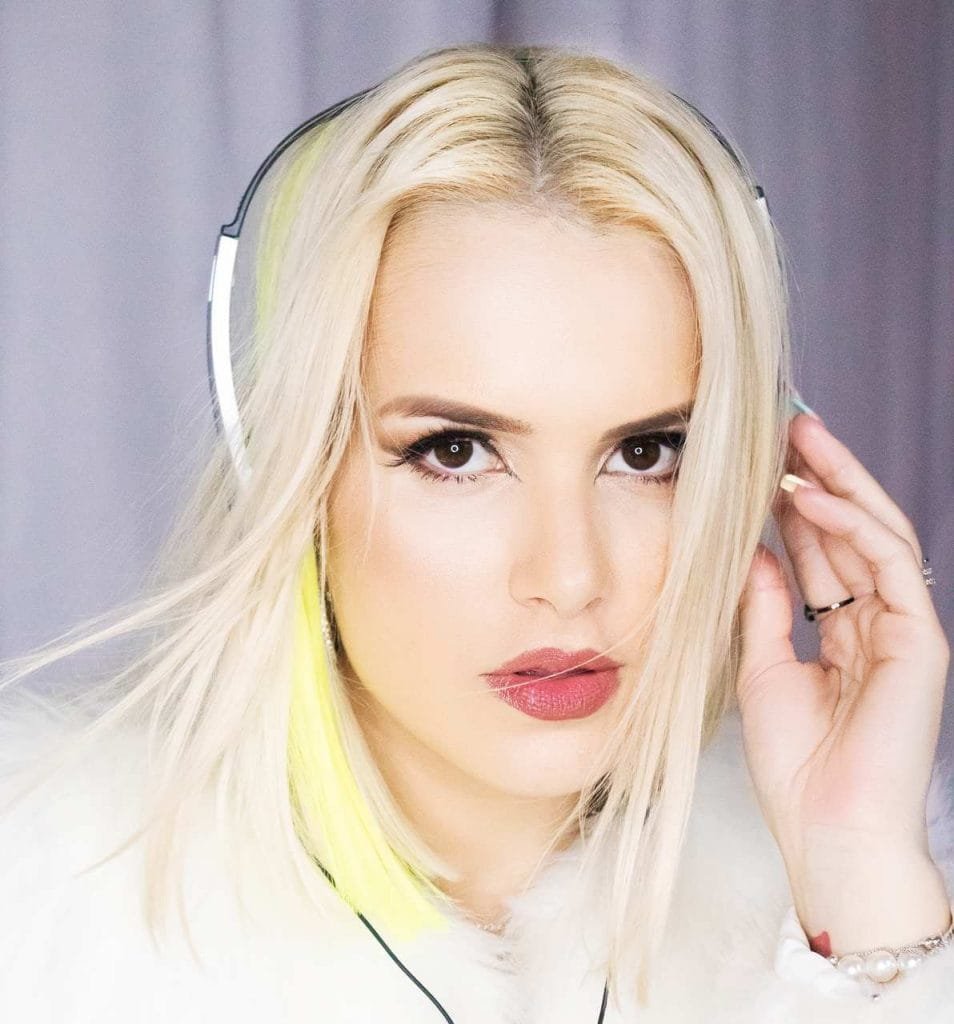 Francinne-Sintonia-Promo-FelipeGarcia-38nota_Easy-Resize.com