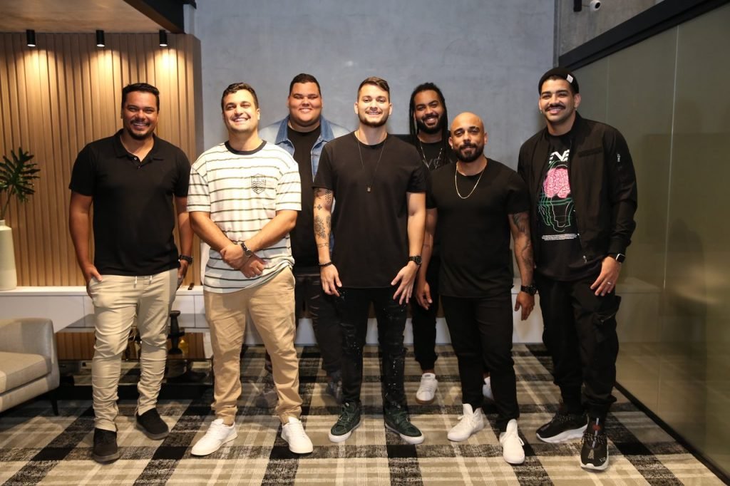 ‘Menos é Mais’ assina contrato com escritório que empresaria Dilsinho e Mumuzinho_Easy-Resize.com