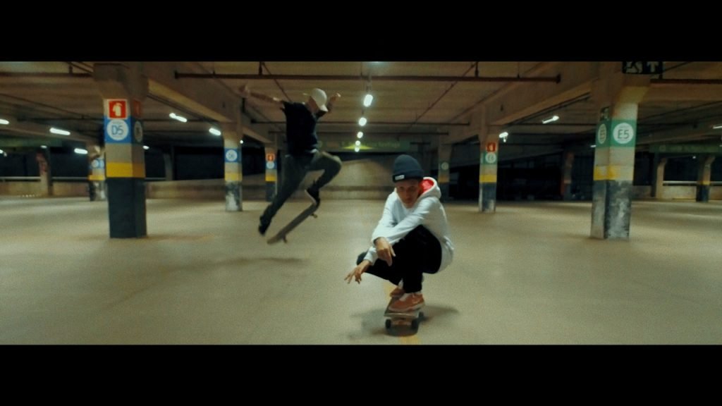 E-AI-COYOTE--4-_Easy-Resize.com