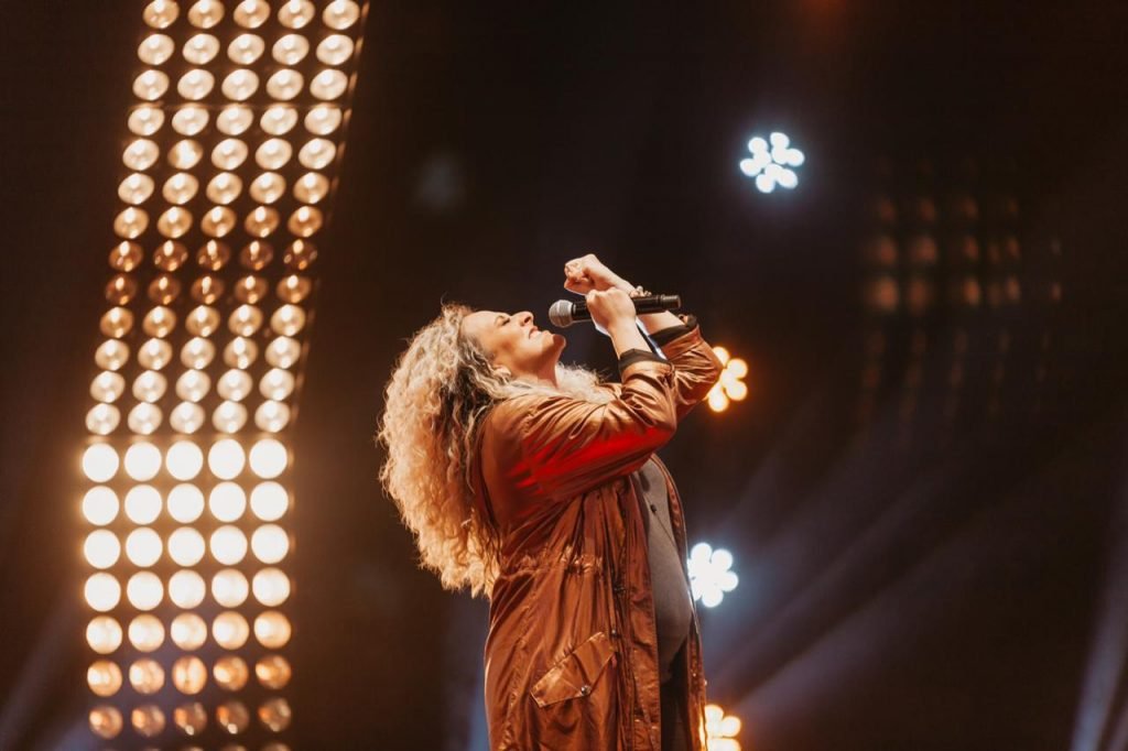 Gabi Sampaio investe em nova fase e lança projeto Luz