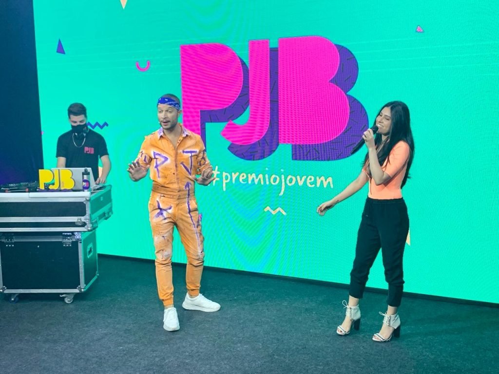 Manu Cabanas participa da megalive do Prêmio Jovem Brasileiro