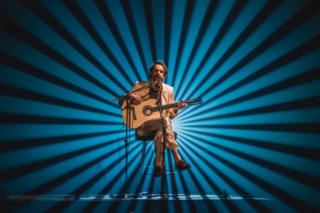 Rodrigo Alarcon chega com Na Frente primeiro single de álbum ao vivo_Easy-Resize.com