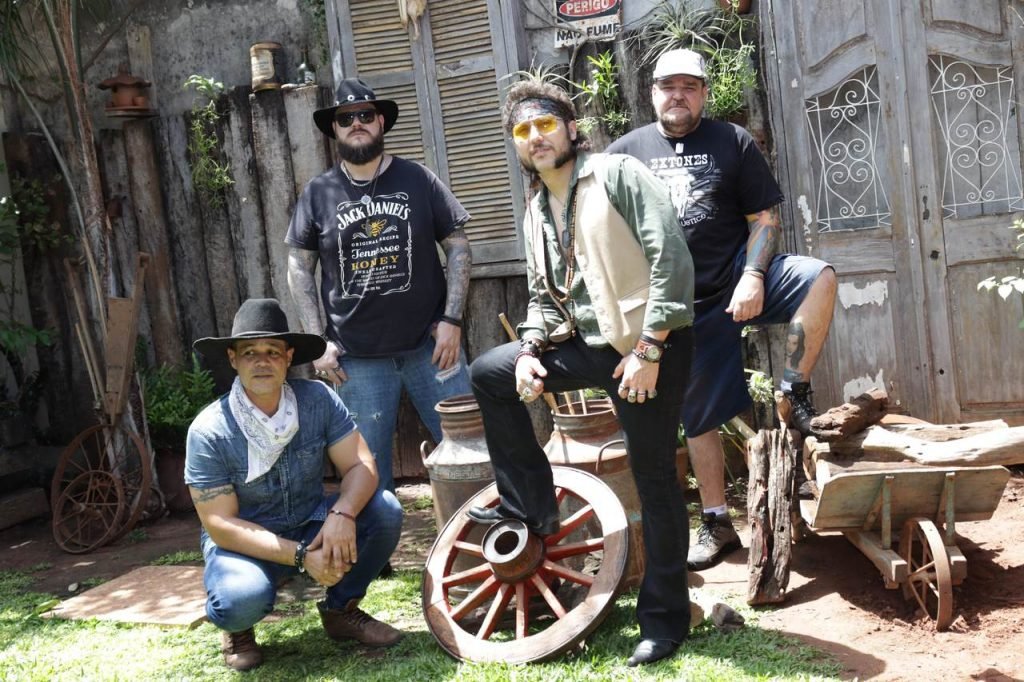 Extones - João Maker_Easy-Resize.com