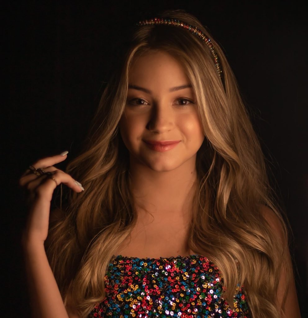 Anna Mel_Easy-Resize.com