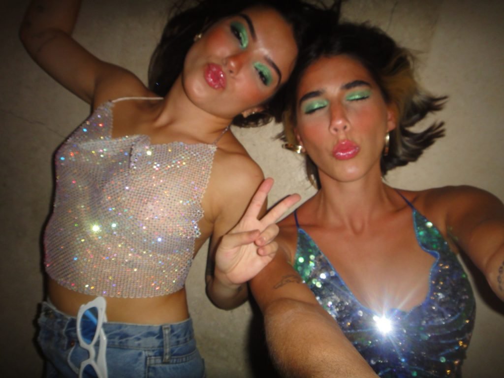 Clara x Sofia credito Qnipe_Easy-Resize.com