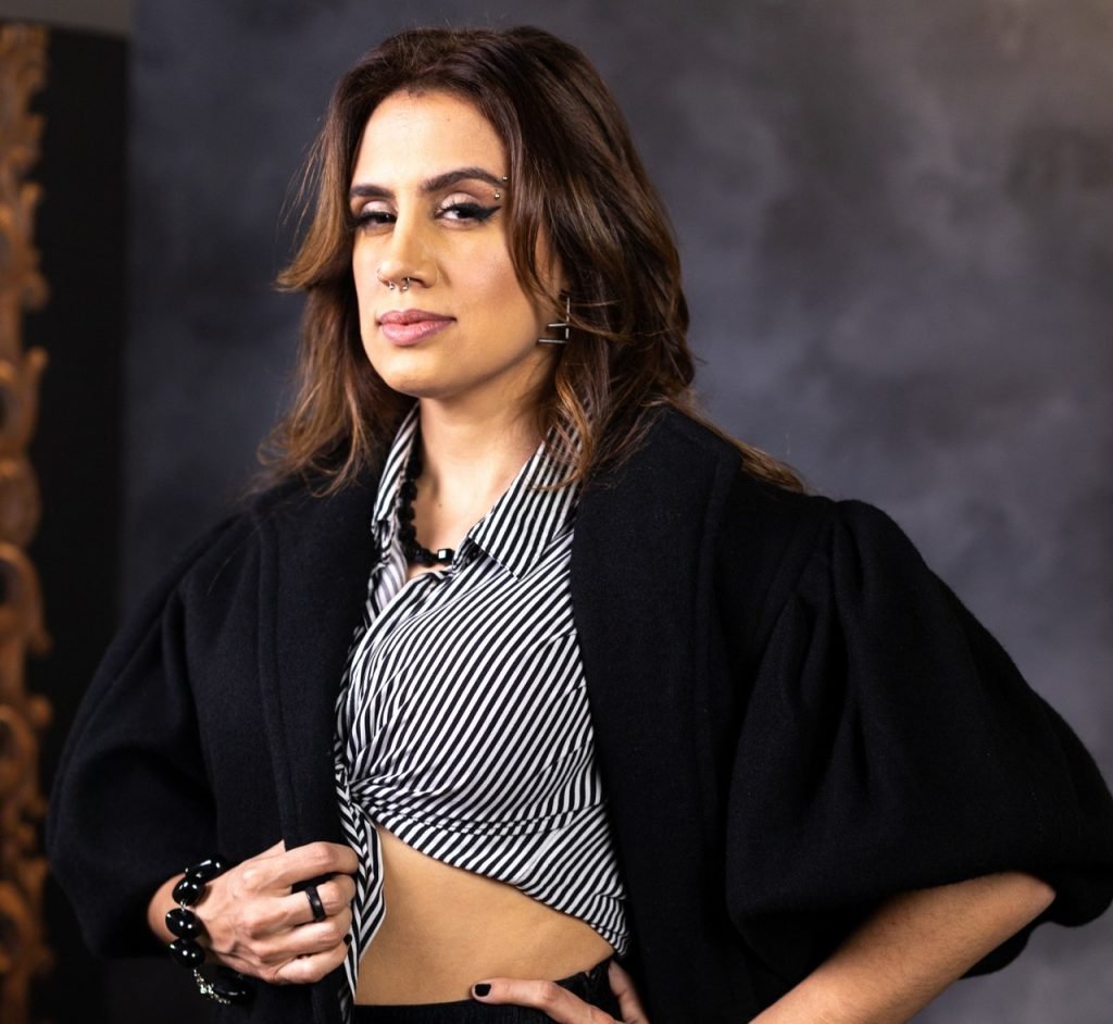 Thícia_Easy-Resize.com