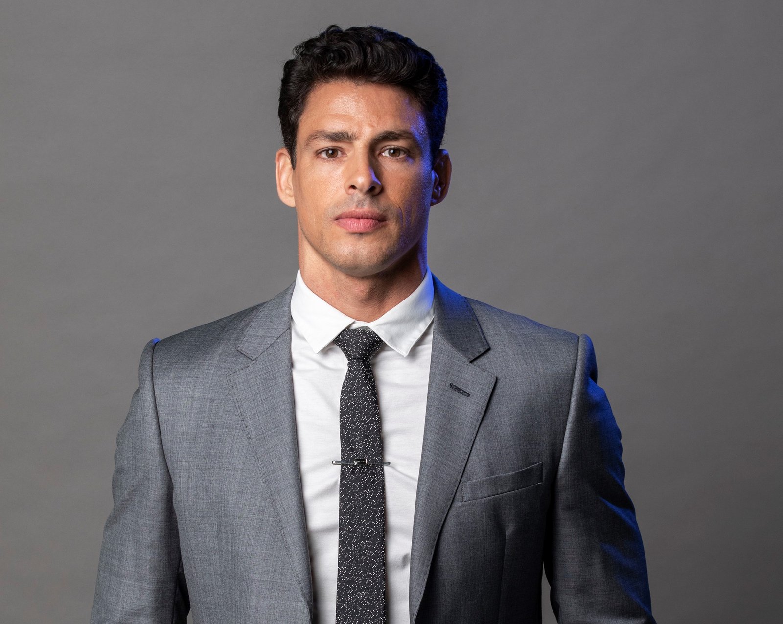 Christian/ Renato (Cauã Reymond)