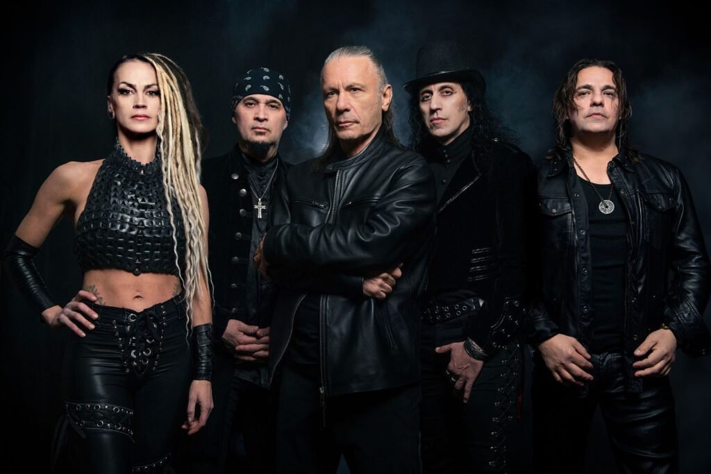 Bruce Dickinson lança o single "Rain On The Graves"