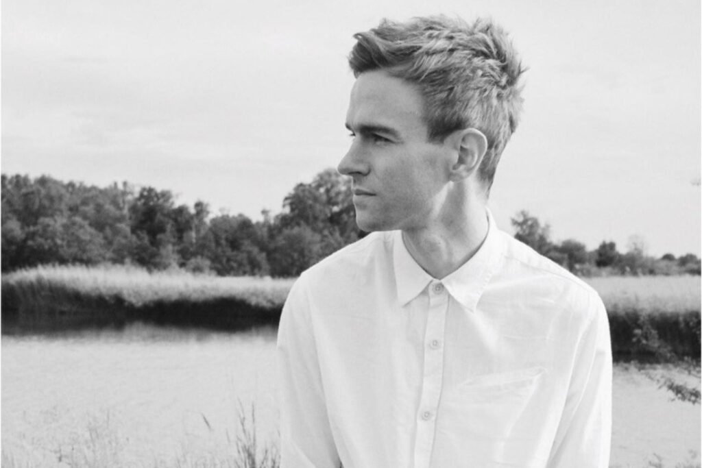 Colouring lança novo single, "How’d It Get So Real?"