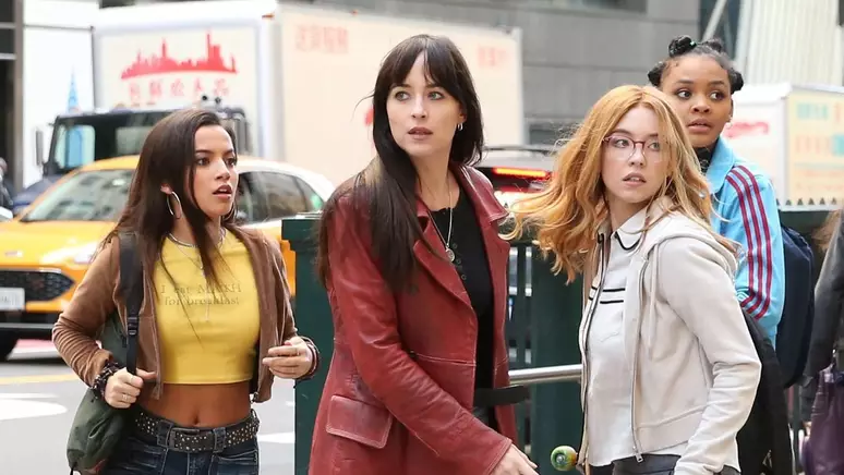 Crítica: “Madame Teia” Dakota Johnson lidera longa com inconsistências narrativas e estereótipos