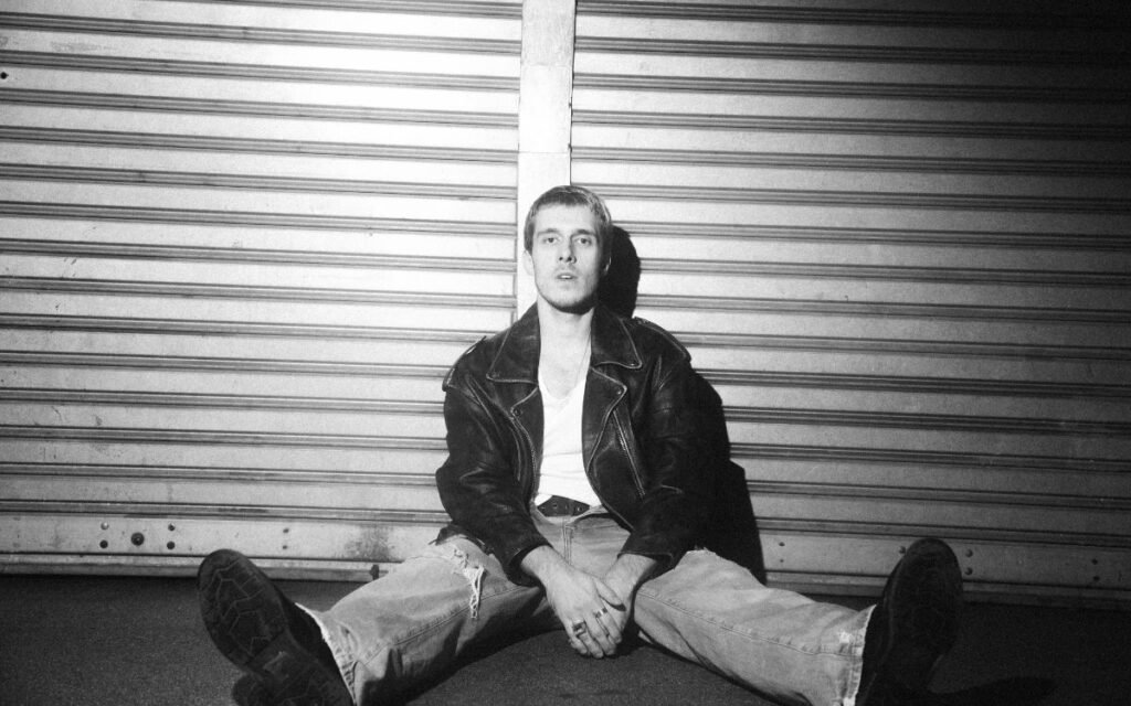 Renan Kneipp reflete sobre amor e desejo em seu novo single “Foi Bom Pra Você?”