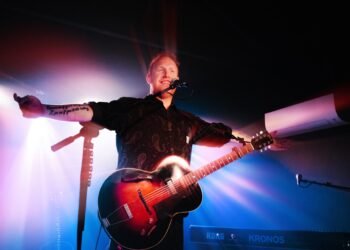 Gavin James encanta o público em série de shows intimistas em São Paulo