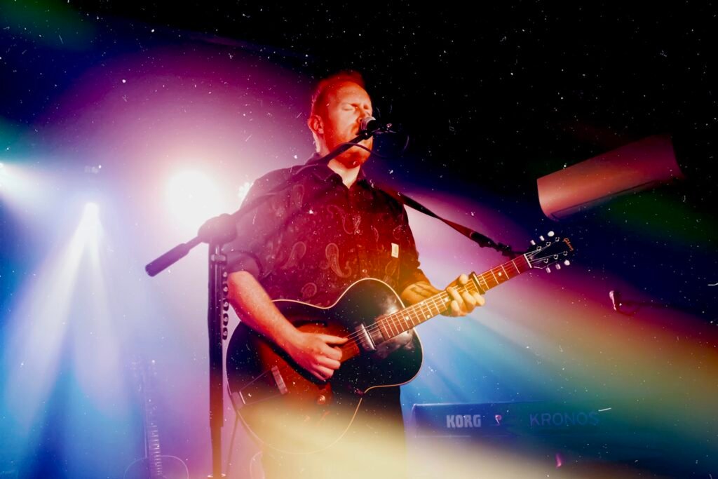 Gavin James encanta o público em série de shows intimistas em São Paulo