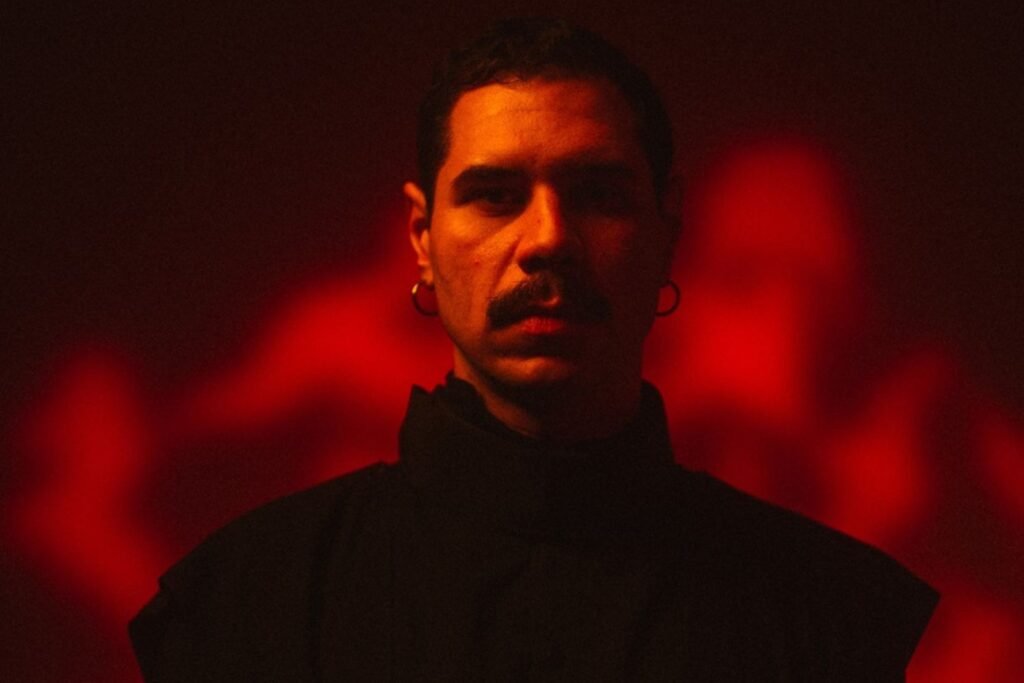 Rasura estreia indie experimental explorando o cansaço social em "Pã (A Luz Apagada)"