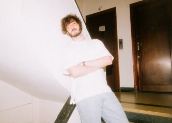 Rafa Martins experimenta novos caminhos no single “Labirintos”