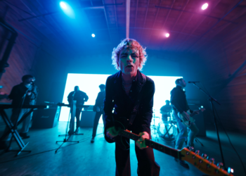 The Driver Era, a atração do Lolla 2024, lançou o vídeo de "Get Off My Phone"