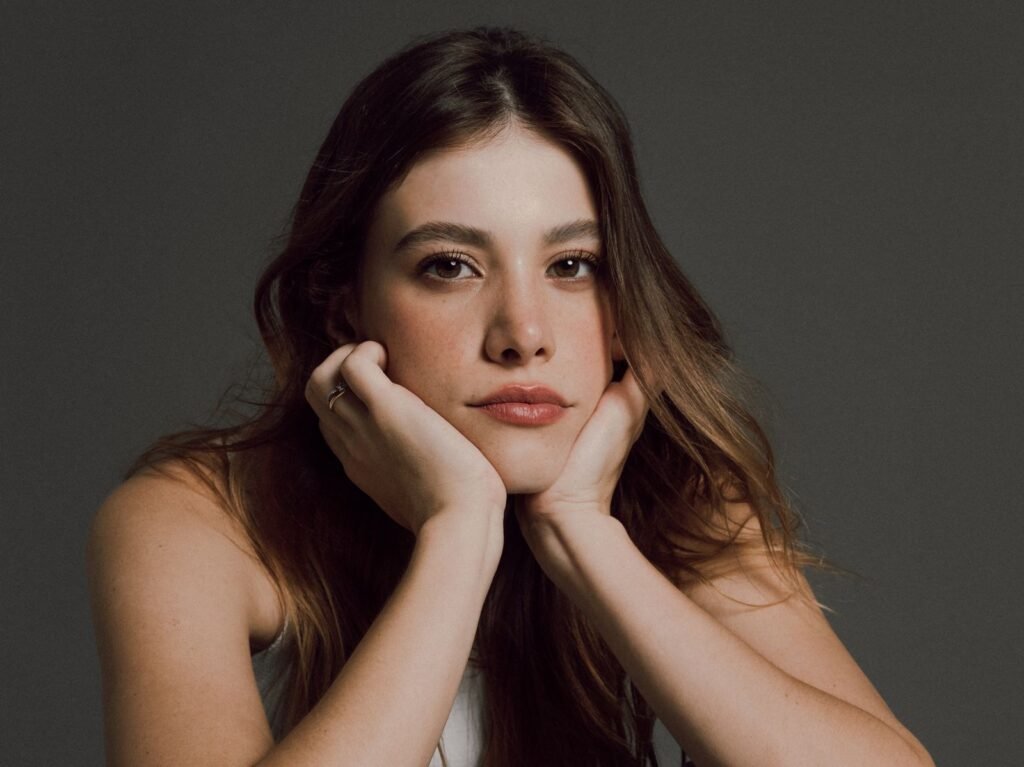 Com filme entre os mais vistos do Globoplay, Caroline Dallarosa indica obras nacionais para assistir