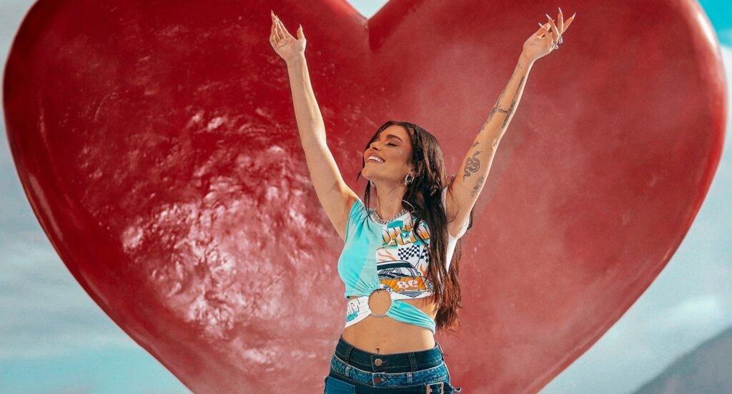 Projeto inédito de Lary chega com dois novos singles