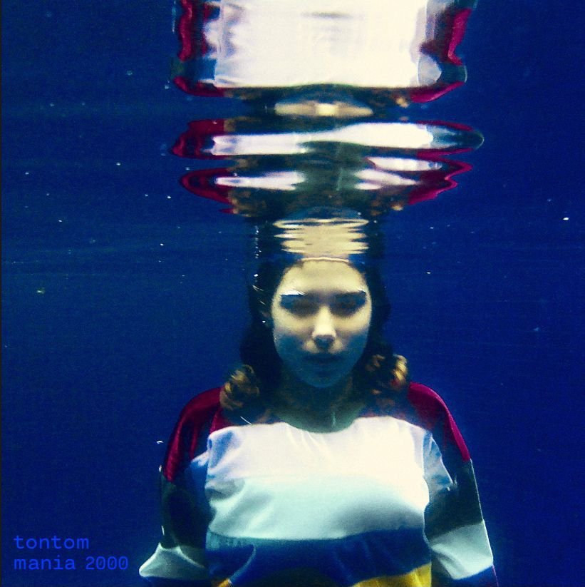 Tontom lança primeiro EP da carreira, fala sobre processo criativo e apoio dos pais famosos; confira!