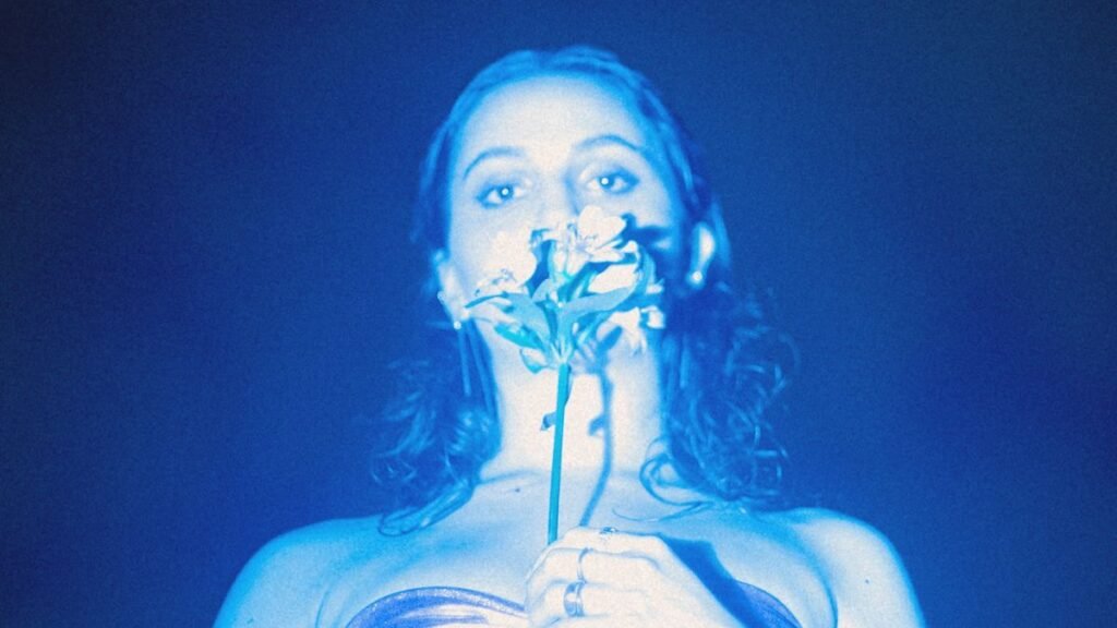 Pluma fala sobre vulnerabilidade no single “Não Leve a Mal”