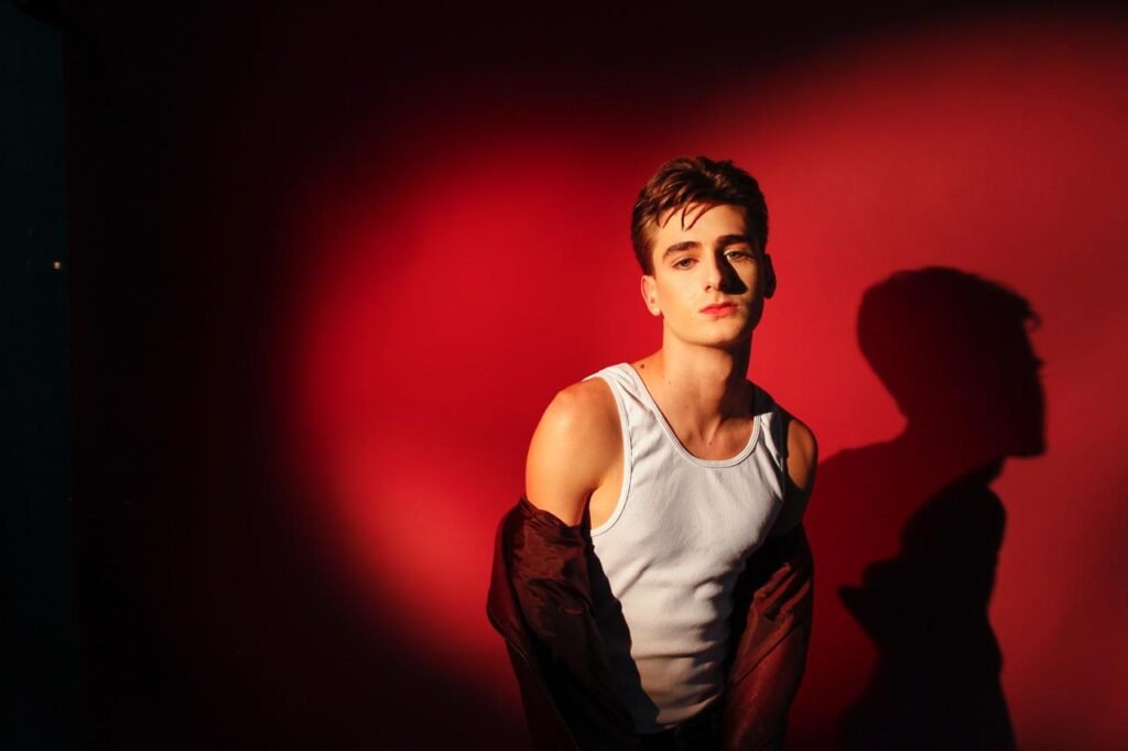 Sam Sabbá lança clipe do projeto autoral "Lovers in the Night"