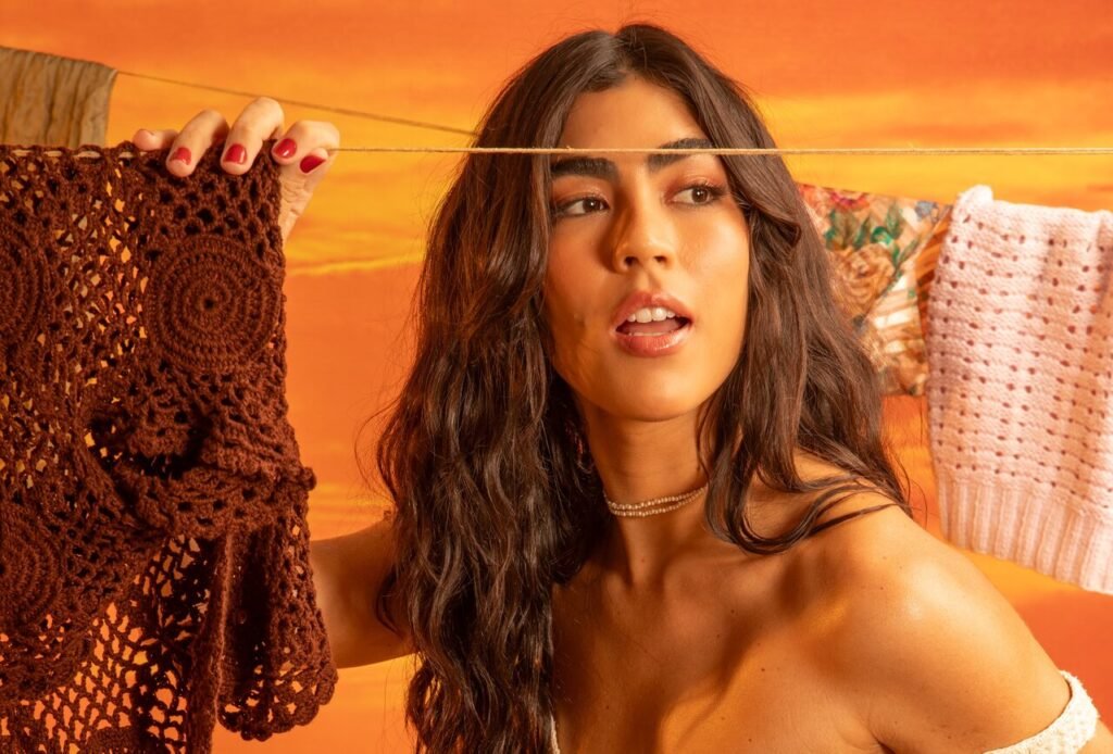 Ananda Paixão exalta “Gabriela”, de Jorge Amado, em novo single, “Emocionada”