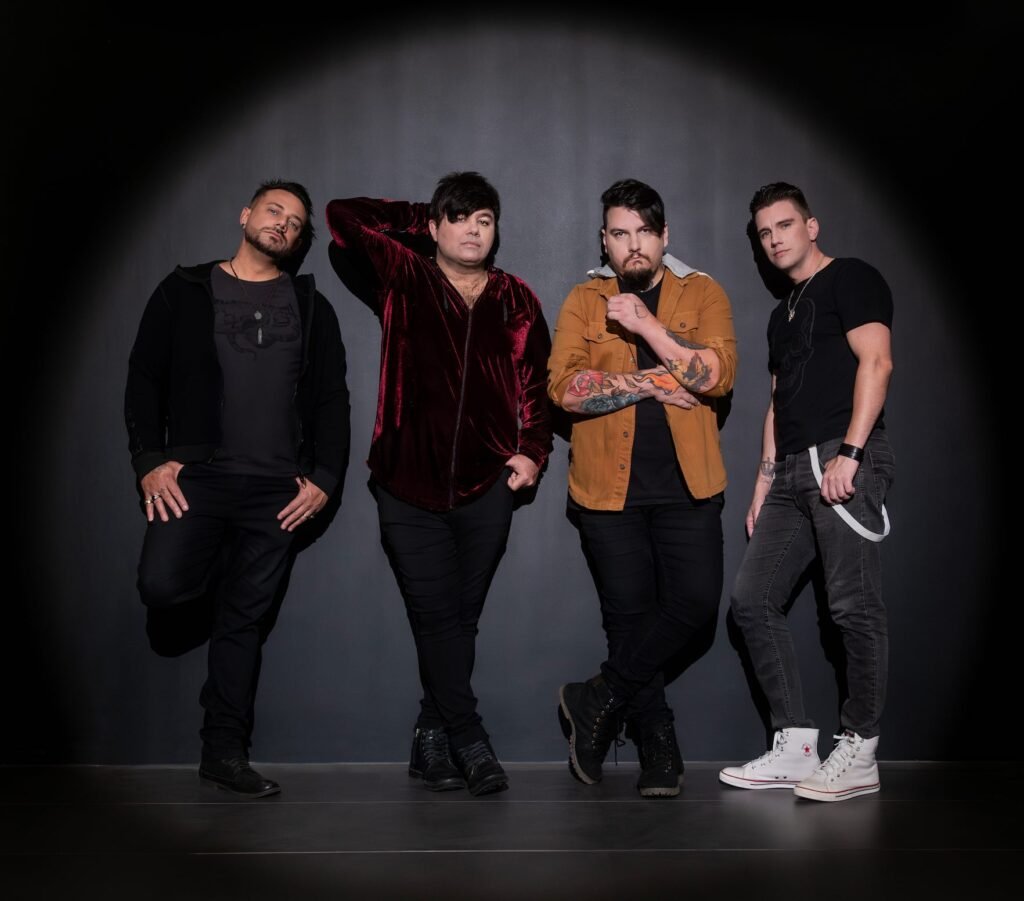 Cogumelo Plutão volta ao cenário musical com o EP "Voando Pelo Campo dos Sonhos"