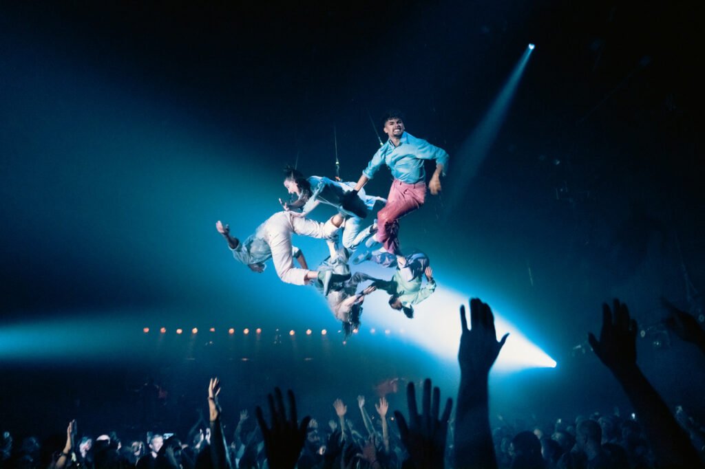 Fuerza Bruta volta ao Brasil em julho com o espetáculo "Aven"