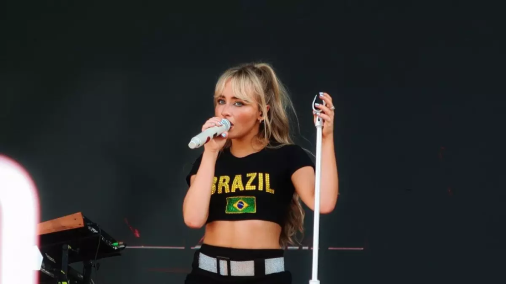 Nova princesa do pop? Relembre como Sabrina Carpenter surgiu