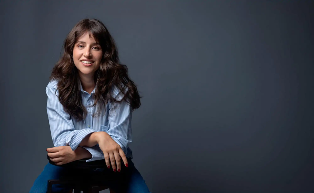 Ana Carolina Sauwen lança livro de poesias sobre o puerpério, "A Mãe Desse Livro Não Sou Eu"