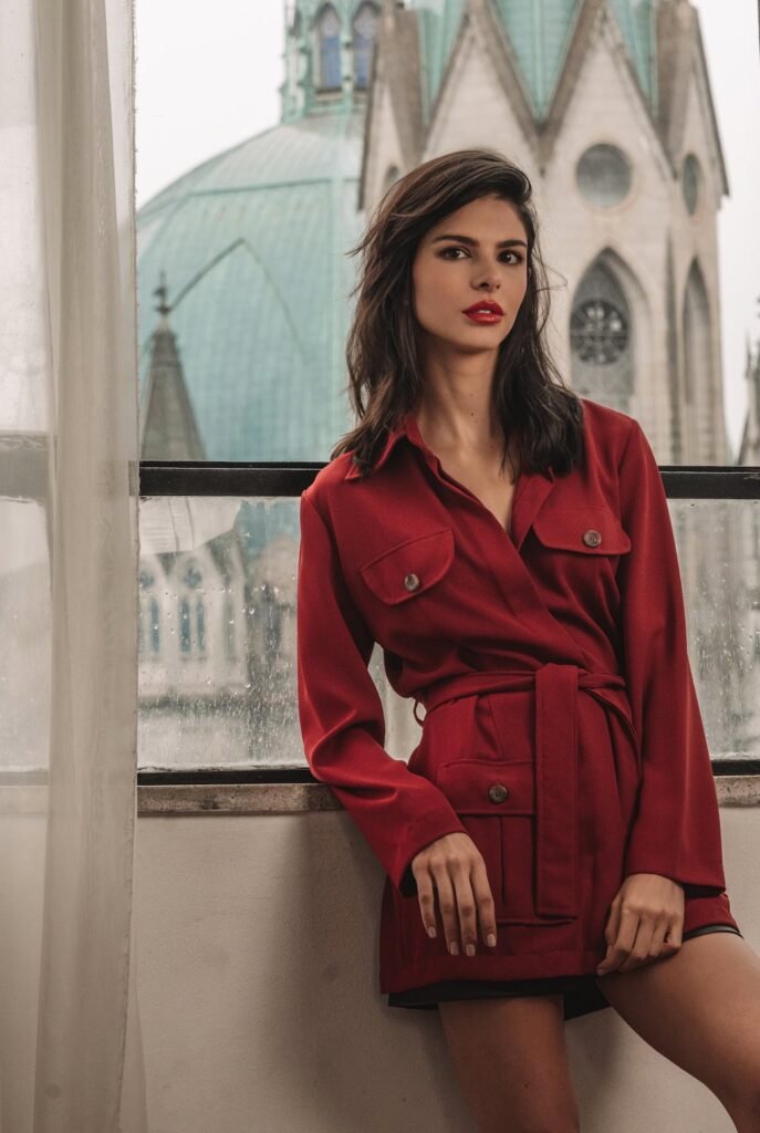 Júlia Levy lança "Segmentada", novo single que celebra a pluralidade do ser humano