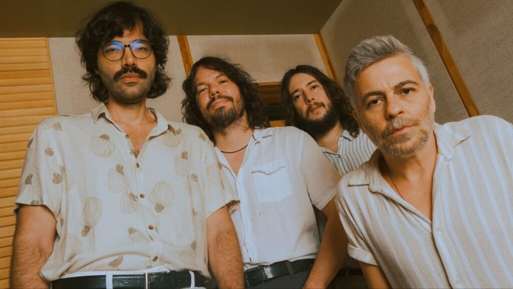 Maglore revisita maiores sucessos em versão acústica na Casa Natura Musical