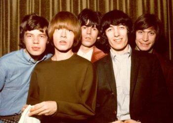 1964: Rock and roll band "The Rolling Stones" pose for a portrait in 1964. (L-R) Mick Jagger, Brian Jones, Keith Richards, Bill Wyman, Charlie Watts. (Photo by Michael Ochs Archives/Getty Images)