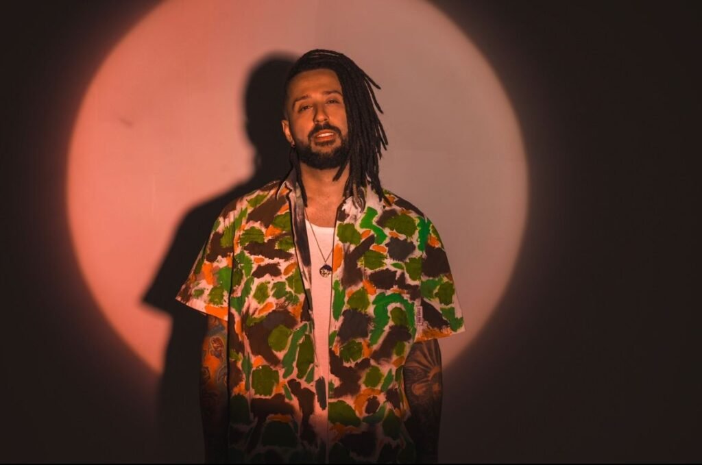 Julies conquista seu maior lançamento ao lado de Sofia Gayoso em “Quem Sabe”