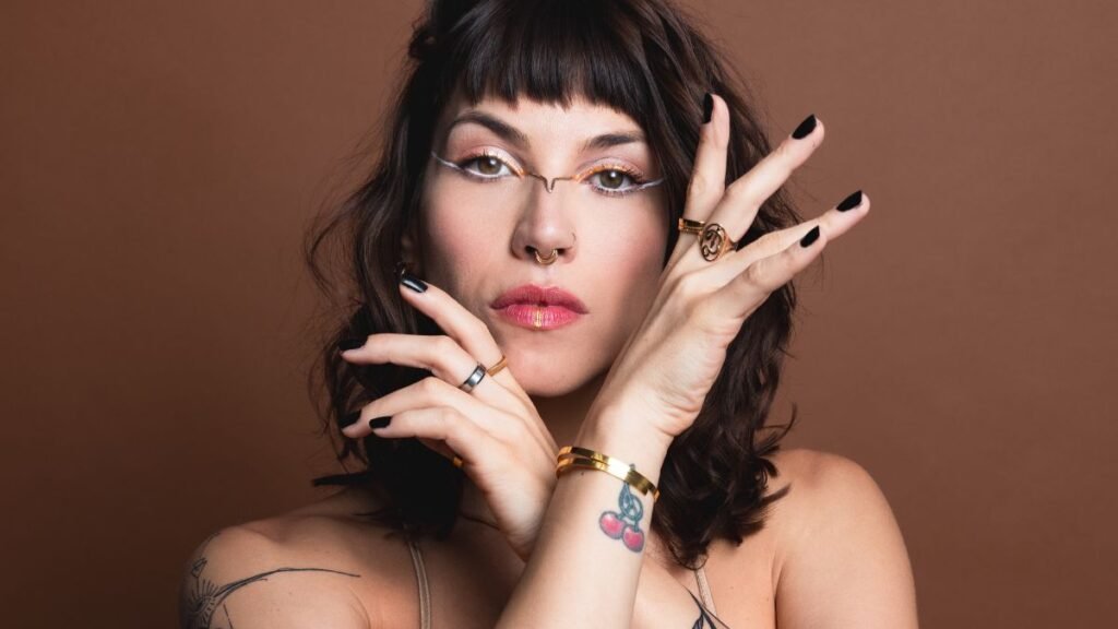 Luah Fioli apresenta nova fase no single “Viver”