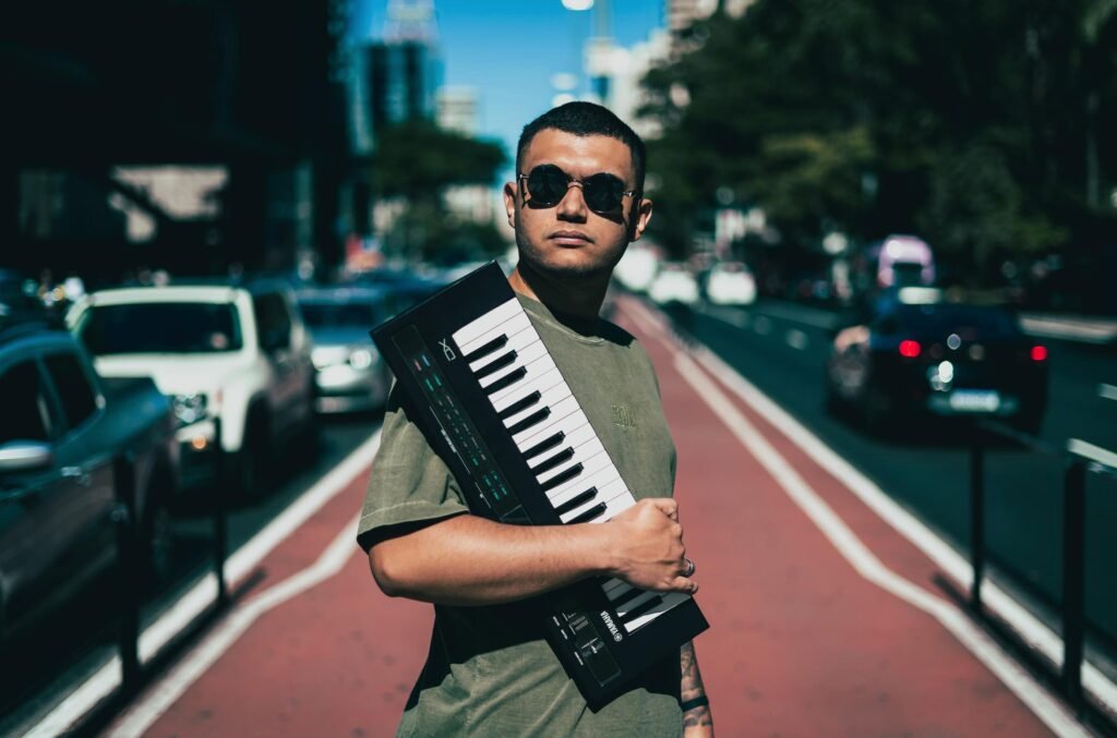 Deusnir Souza vislumbra novos caminhos com “Requinte”,  primeiro single da carreira