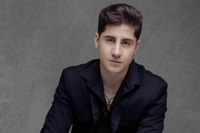 Revisitando suas maiores composições, Hugo Henrique lança o projeto “Autoral”