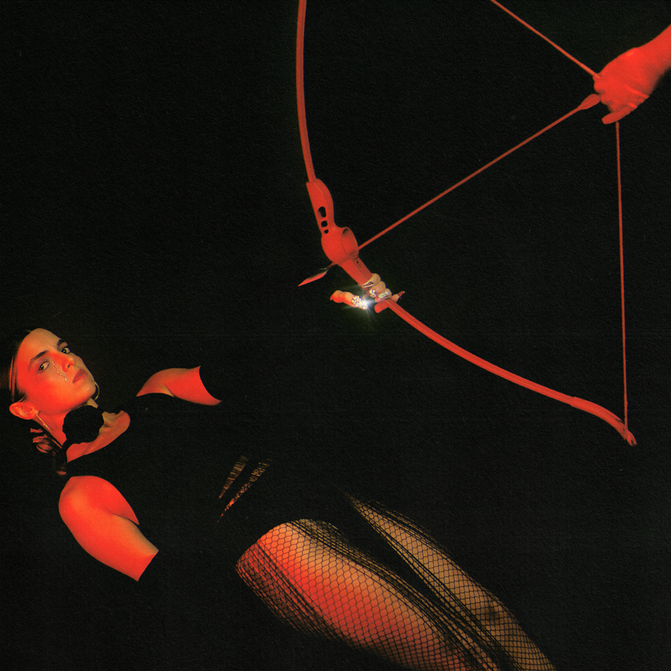 Vitoria Aymê lança single de estreia e fala sobre expectativas ao Caderno Pop