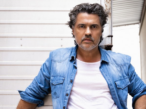 Sucesso na TV e no streaming, Marcelo Pio se prepara para os cinemas em "Funk - Baile de Favela"