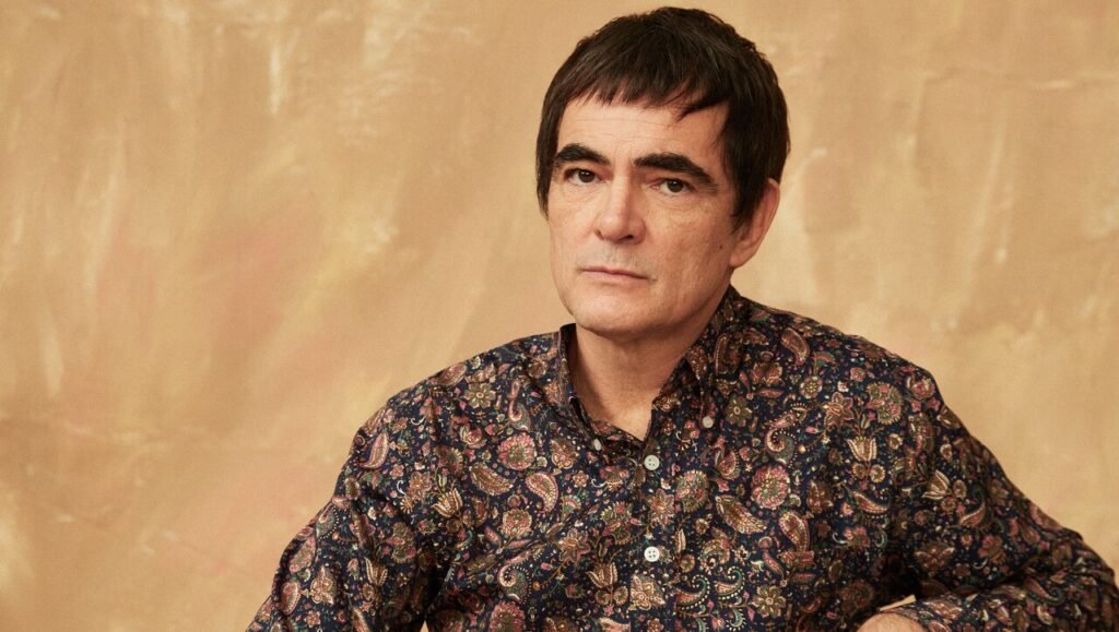 Samuel Rosa estreia turnê solo em São Paulo