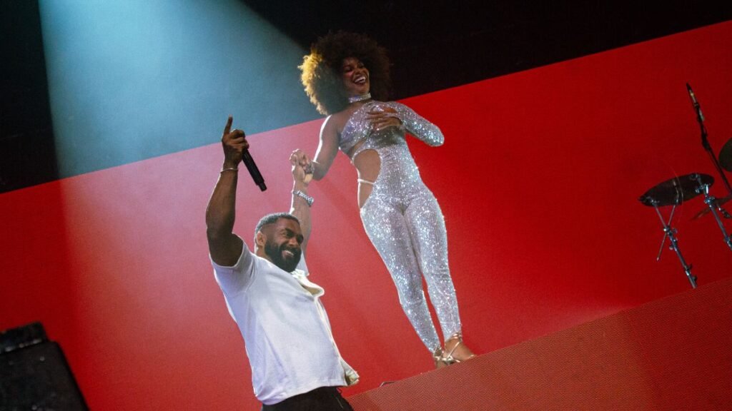 Plateia se rende à magia de "Fetiche" em show memorável de Baco Exu do Blues