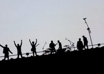 Titãs voltam a São Paulo com o novo show, "Titãs Microfonado"