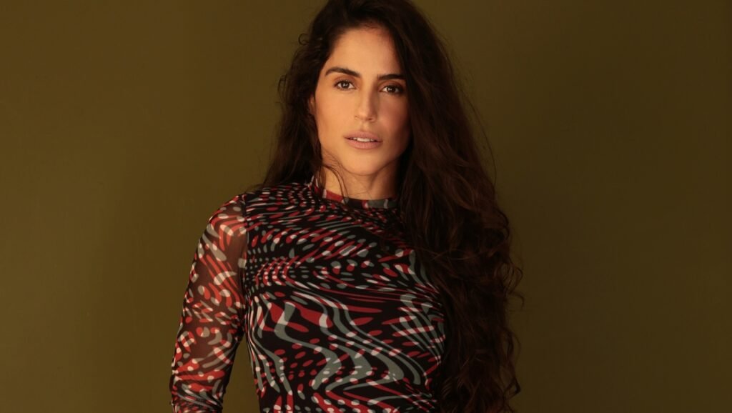 Camilla Camargo faz seu retorno às telonas em dose dupla