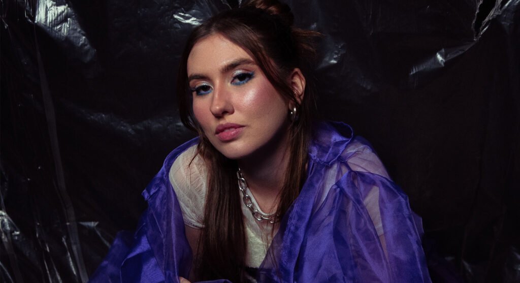 Ouça "Attention", o novo single da cantora e DJ Laau