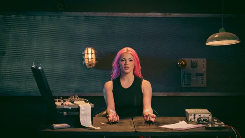 Conheça Aya e a primeira etapa de sua carreira com o single "Upgrade"