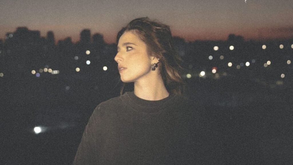 Giana Althaus adota novo nome artístico e lança single dia 29 de agosto