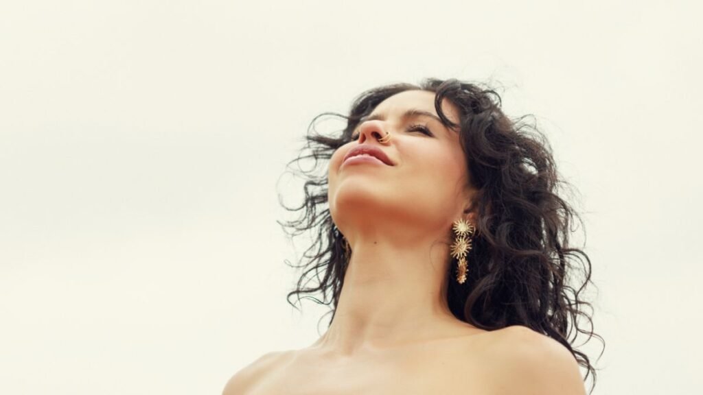 Luê se encontra na fusão de pop e regionalismo em “Brasileira do Norte”