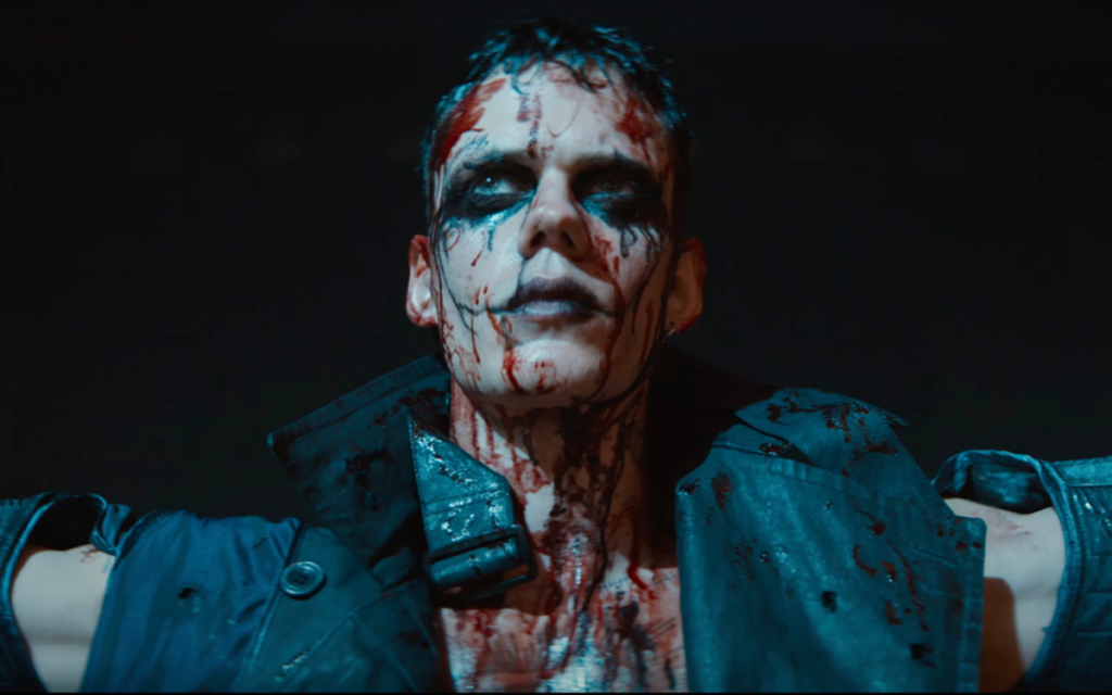 Remake de "O Corvo" voa baixo e vale só pela nostalgia