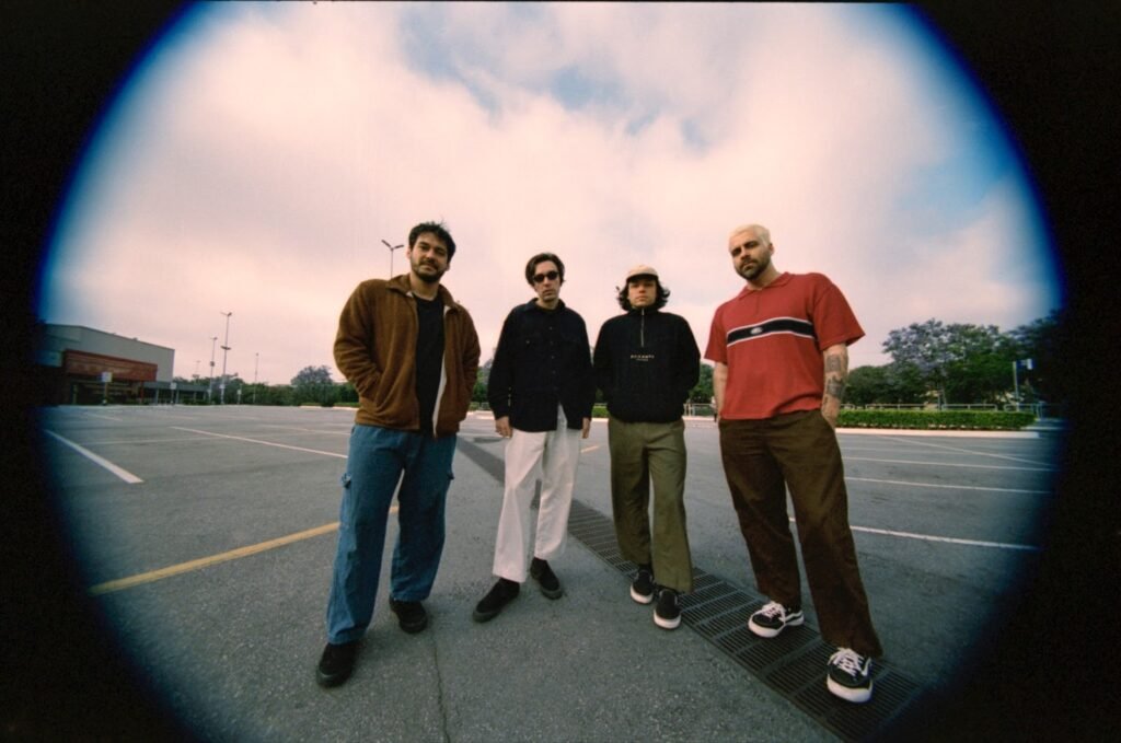 Terno Rei faz faz último show da turnê "Gêmeos" em São Paulo